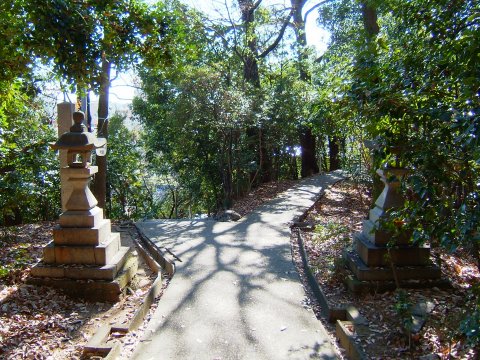 城山八幡宮東側参道