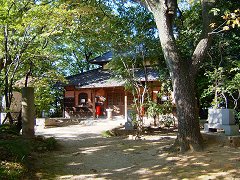 鉈薬師境内