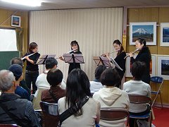 敬愛の家演奏光景